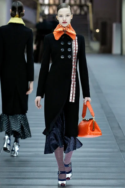 Look 32